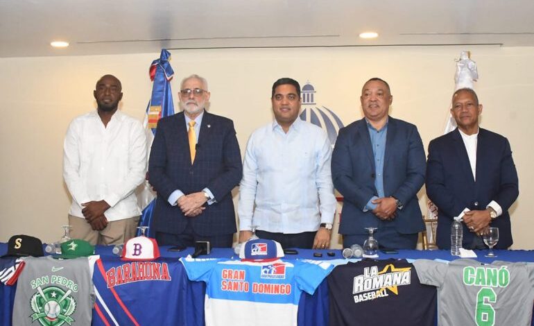 Federación Dominicana de Béisbol reconoce a Vitelio Mejía
