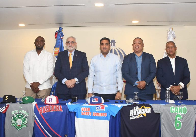 Federación Dominicana de Béisbol reconoce a Vitelio Mejía