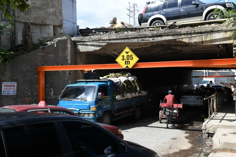 Vidas en juego por deterioro del puente a desnivel de La Sirena