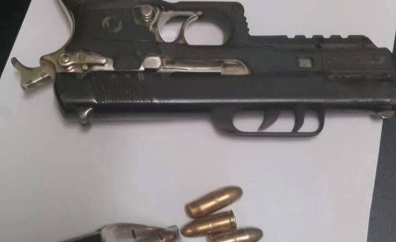 Una estudiante de catorce años de edad de nacionalidad haitiana, llevó un arma de fuego al Centro Educativo Salustina Bans Batista