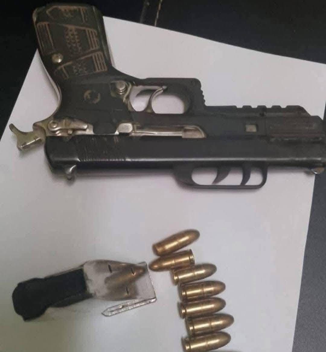 Una estudiante de catorce años de edad de nacionalidad haitiana, llevó un arma de fuego al Centro Educativo Salustina Bans Batista