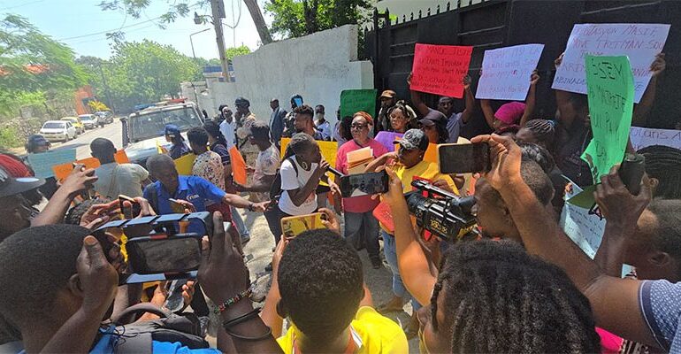 DESDE HAITÍ MUJERES DEMANDAN RESPETO A LOS DERECHOS HUMANOS PARA HAITIANAS EN HOSPITALES DOMINICANOS