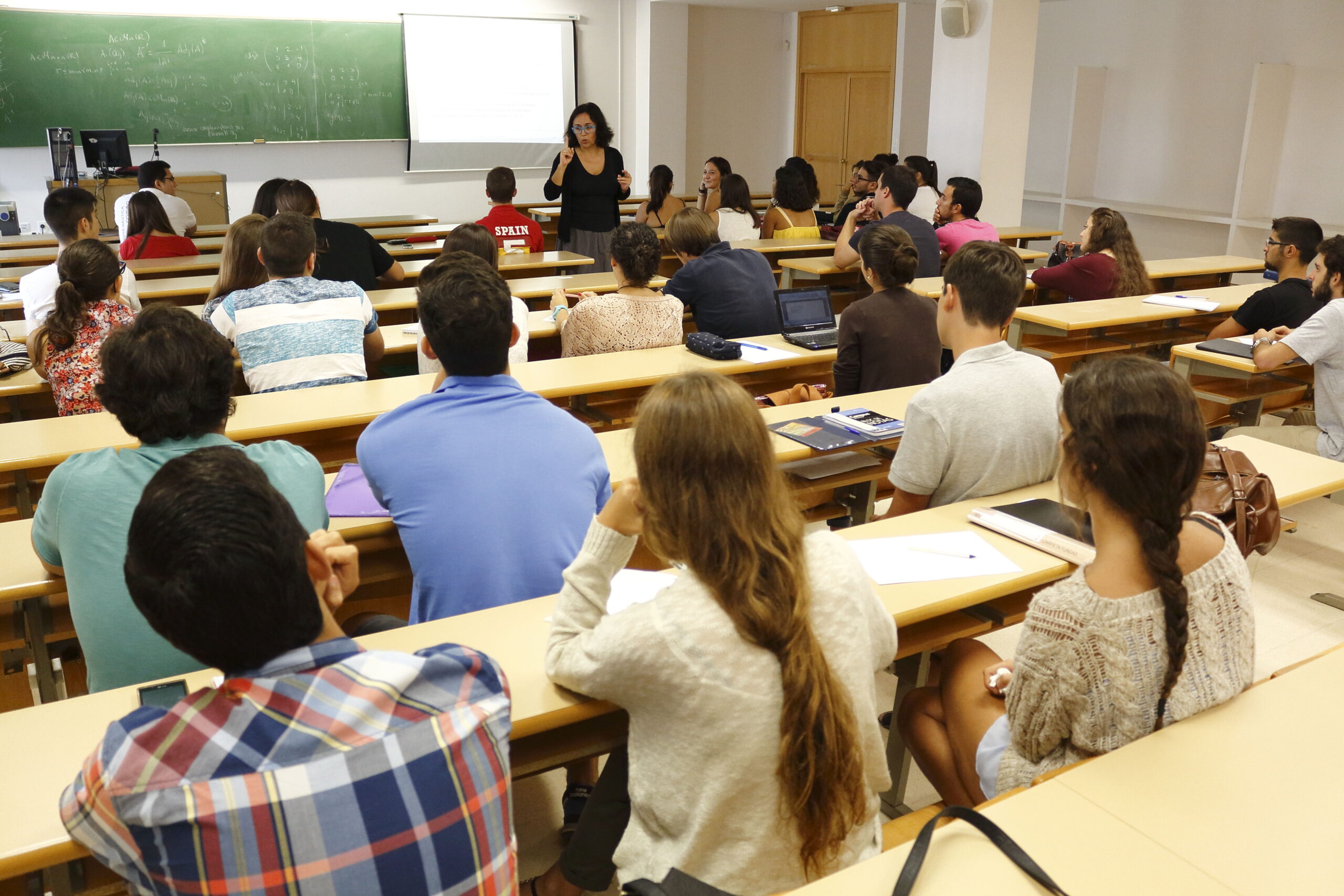 CHILE LIDERA LA EDUCACIÓN EN AMÉRICA LATINA, SUPERANDO A ARGENTINA.