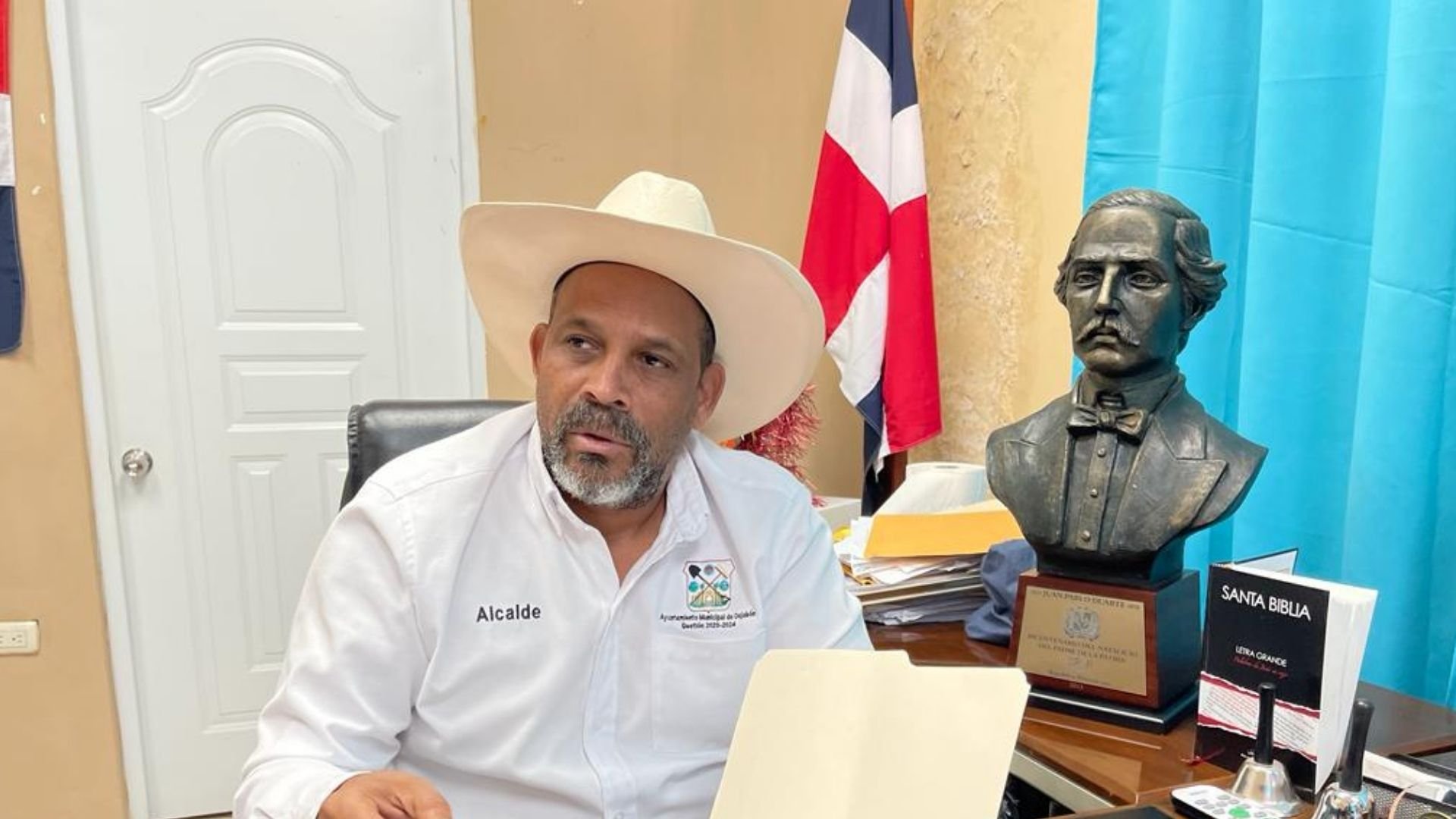 SACAREMOS A LOS HAITIANOS HASTA DE ABAJO DE LA TIERRA A LA BUENA O A LA MALA