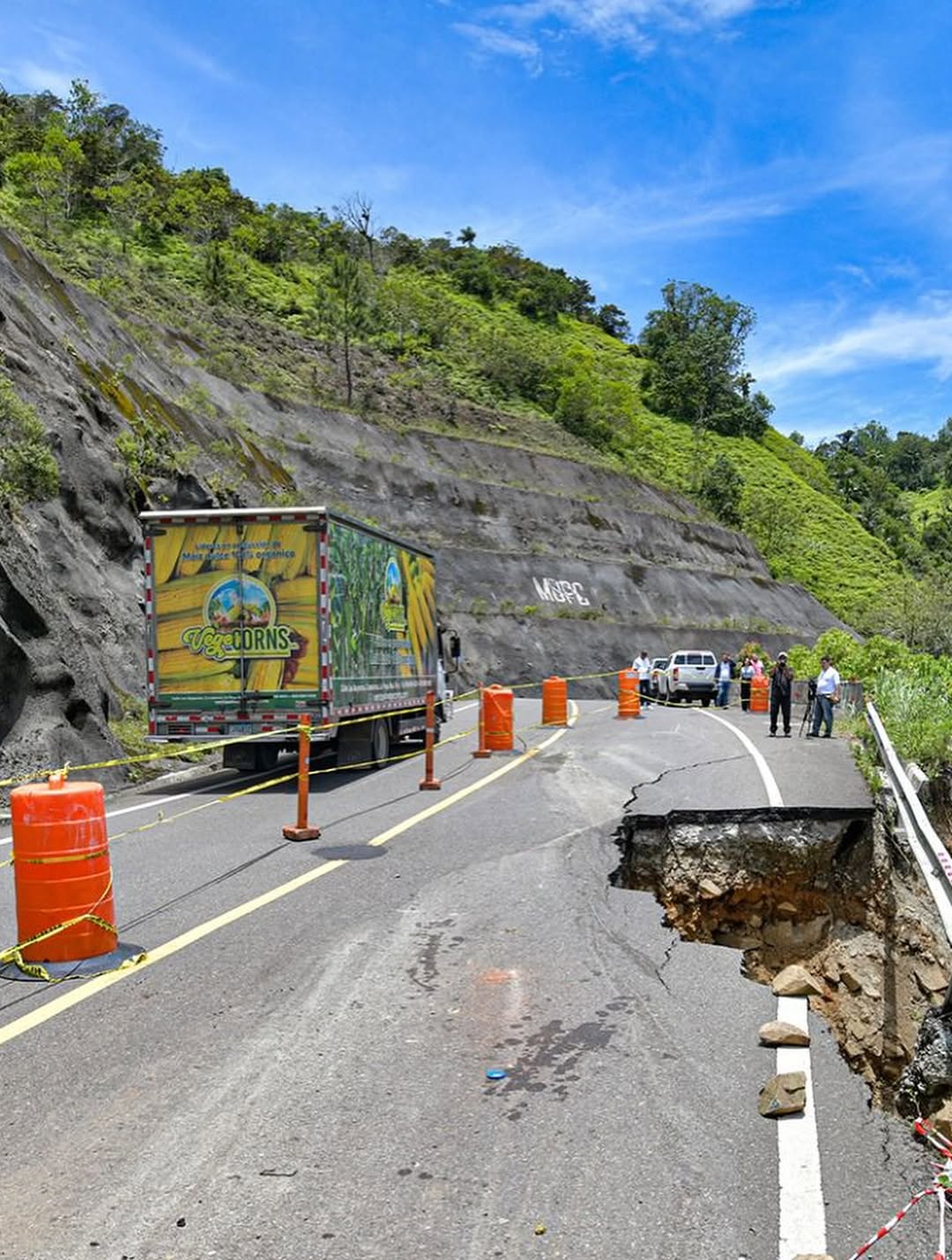 OBRAS PÚBLICAS REFUERZA PRESENCIA TÉCNICA EN LA CARRETERA CASABITO-CONSTANZA ANTE RECIENTES DESLIZAMIENTOS