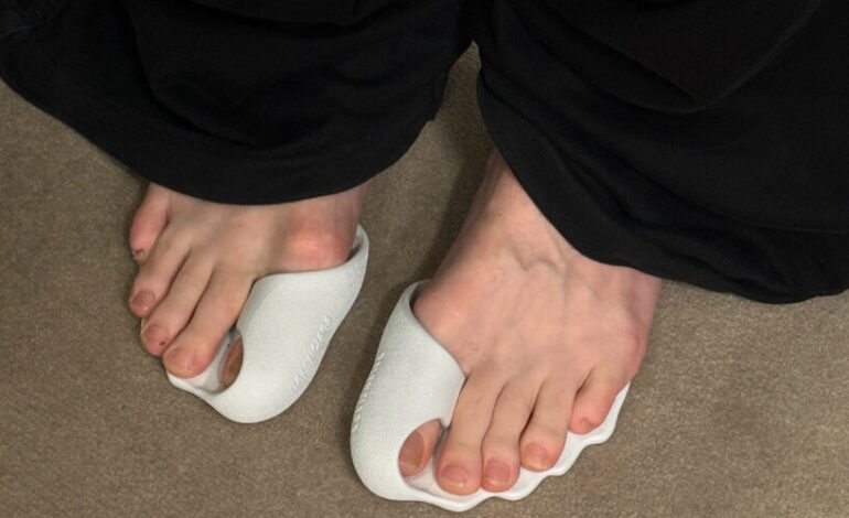 BALENCIAGA LANZA LAS “ZERO SNEAKERS” SUS NUEVAS ZAPATILLAS DEPORTIVAS POR SOLO 500 DÓLARES.