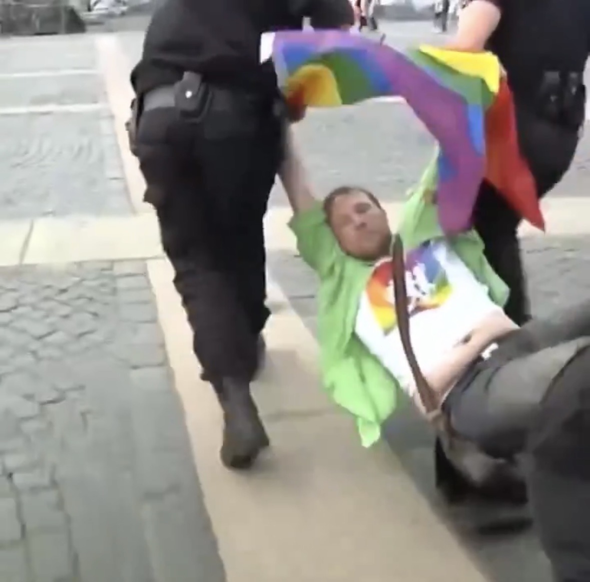 DESFILE DEL MES DEL ORGULLO GAY DURÓ MENOS DE UN MINUTO EN RUSIA.