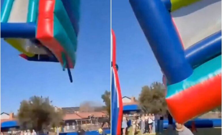CASTILLO INFLABLE SALE VOLANDO POR EL AIRE CON NIÑOS ADENTRO. VARIOS CAEN DESDE LA ALTURA
