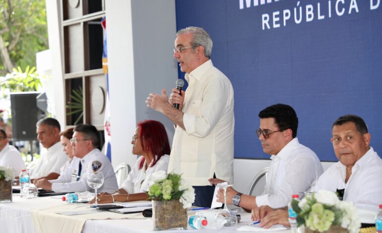 PRESIDENTE ABINADER Y MINISTRO COLLADO INAUGURAN RECONSTRUCCIÓN DE MALECÓN Y OTRAS OBRAS EN SAMANÁ.