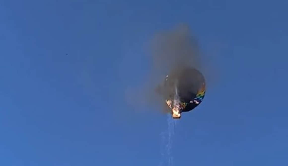 UN GLOBO AEROSTÁTICO CON 22 PERSONAS A BORDO SE INCENDIÓ EN EL AIRE DURANTE UN VUELO