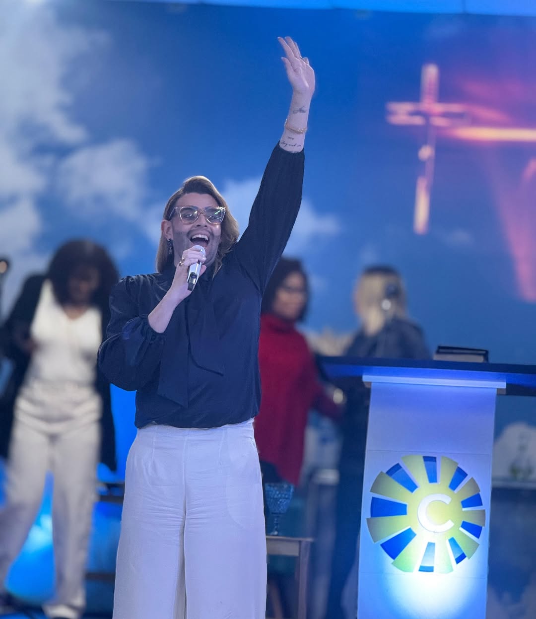FELIPE FRIERE EL PASTOR TRANS BRASILEÑO QUE LIDERA IGLESIA “CRISTIANA LGBT” QUE TIENE MAS DE 150 GAYS Y LESBIANAS.