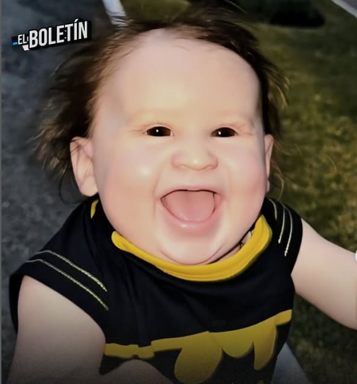 UNA PAREJA LATINA DECIDIÓ ADOPTAR UN BEBE REBORN CUANDO SUPIERON QUE NO PODRÍAN TENER HIJOS, LO BAUTIZARON BATMANCITO