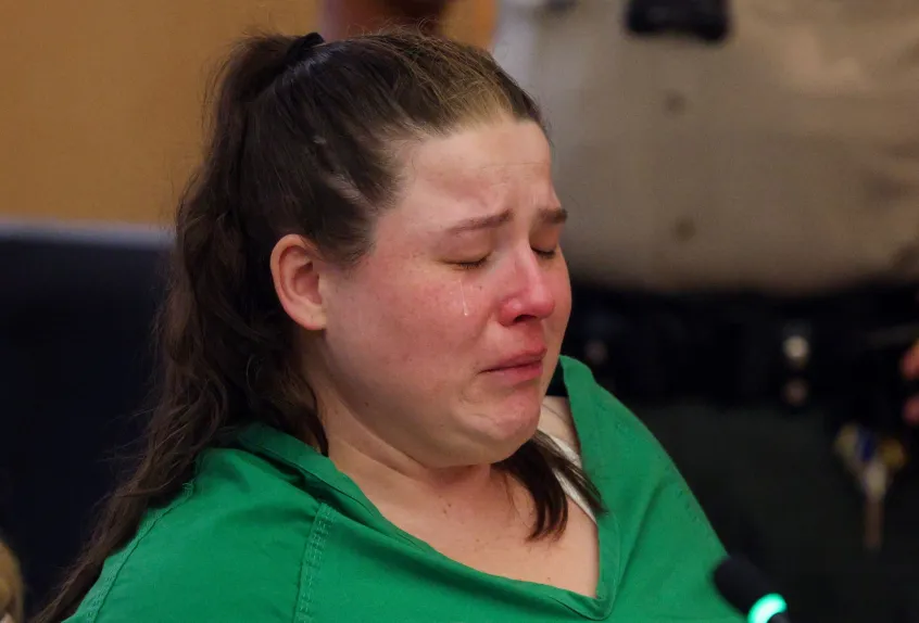 CONDENAN A 100 AÑOS DE PRISIÓN A UNA MUJER NIÑERA QUE ENTREGÓ A NIÑAS A SU NOVIO PARA QUE ESTE ABUSARA DE ELLAS.