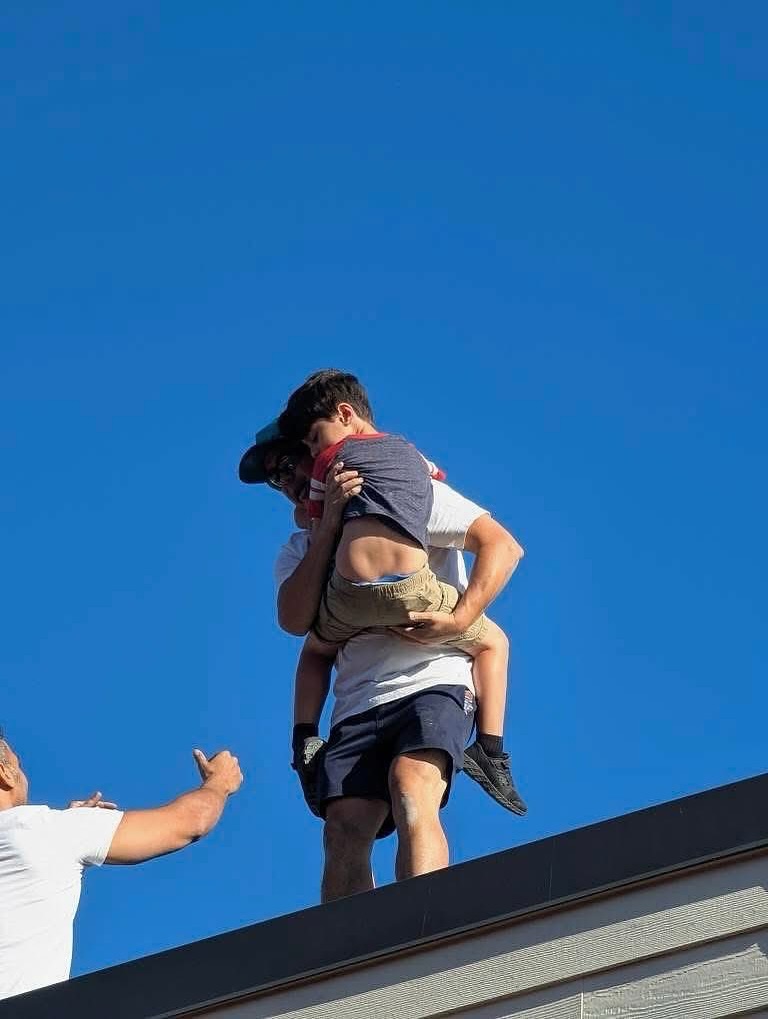 HOMBRE SALVÓ LA VIDA DE UN NIÑO ESPECIAL QUE SUBIÓ A UN MONORRIEL EN HERSHEY PARK EN HERSHEY, PENSILVANIA.