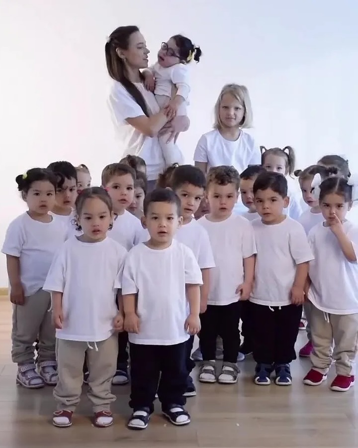 KRISTINA OZTURK, LA MUJER QUE TIENE 22 HIJOS CON APENAS 28 AÑOS. DICE QUE SU META ES LLEGAR A LOS 100 HIJOS