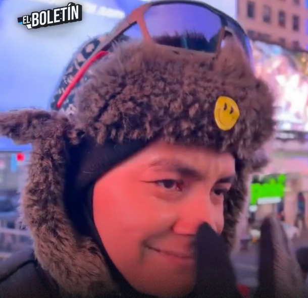 FANATICO DE BAD BUNNY ROMPE EN LLANTO AL PRESENCIAR VALLA PUBLICITARIA QUE MUESTRA AL CANTANTE COMO #1 DEL MUNDO EN SPOTIFY