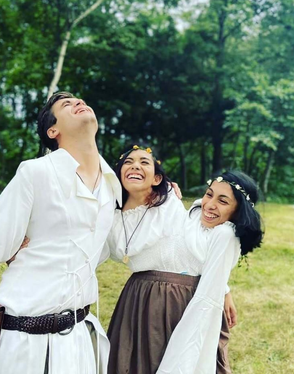 UNA DE LAS FAMOSAS SIAMESAS ANUNCIA QUE ESTÁ SOLTERA Y EN BÚSQUEDA. AFIRMA SENTIRSE SOLA LUEGO DE QUE SU PAR CONTRAJERA MATRIMONIO