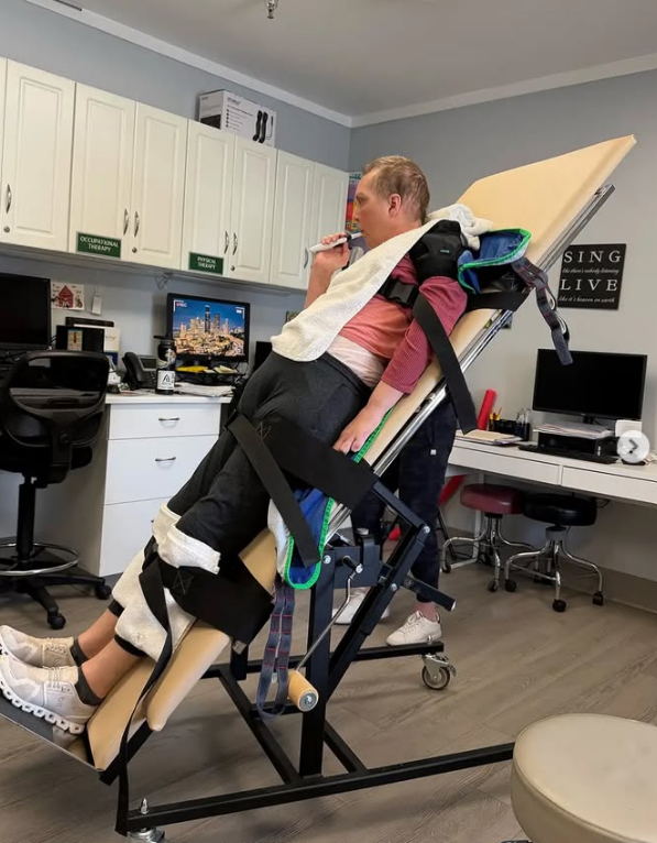 MADRE DIAGNOSTICADA CON CÁNCER CEREBRAL TRAS PERDER A SUS 3 HIJOS EN UN ACCIDENTE DE AUTO Y TENER TRILLIZOS 1 AÑO DESPUÉS MUERE A LOS 48