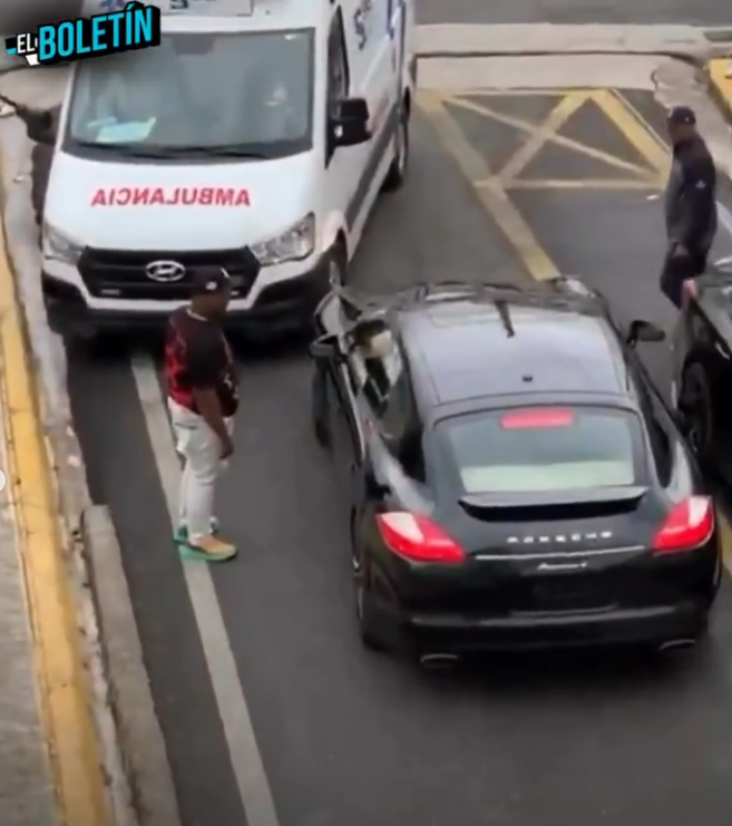 CONOCIDO EMPRESARIO DE LA PROVINCIA SALCEDO ES CAPTADO OBSTRUYÉNDOLE EL PASO A AMBULANCIA DURANTE EMERGENCIA