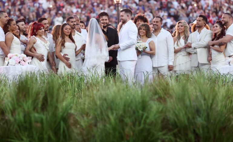 ¡SORPRESA EN EL MEDIO TIEMPO! 💍🎤El espectáculo de Bad Bunny no solo rompió esquemas musicales — también dejó a todos con la boca abierta al incluir una boda real en pleno show del Super Bowl.